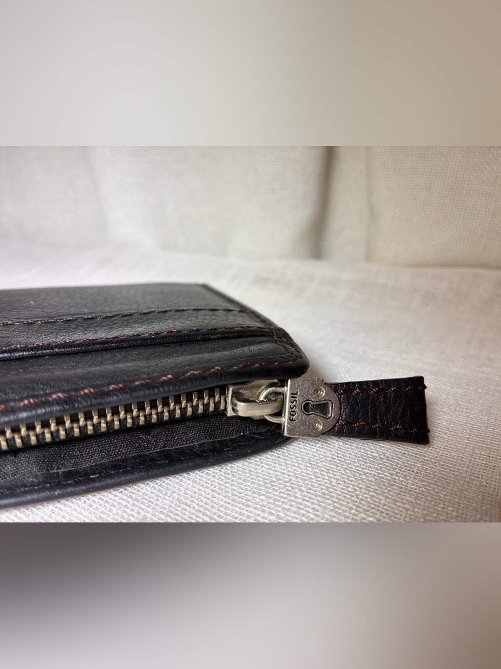 Fossil Black Genuine Leather Zip Around Wallet Keyhole Logo Organizer 8x4 - Picture 4 of 10